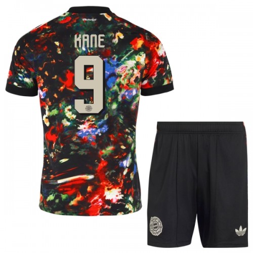 Dječji - Dres + Kratke Hlače FC Bayern München Kane 9 Oktoberfest 26/27 Dječji - Dres + Kratke Hlače FC Bayern München Kane 9 Oktoberfest 26/27
