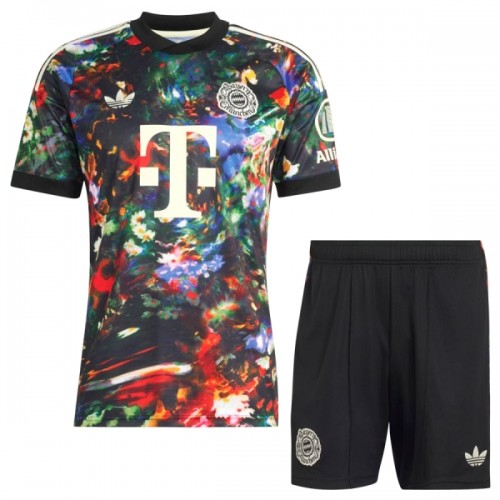 Dječji - Dres + Kratke Hlače FC Bayern München Oktoberfest 26/27 Dječji - Dres + Kratke Hlače FC Bayern München Oktoberfest 26/27